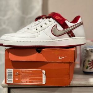 Brand new Nike Women Vandal Women size 10 !!Missing Laces!!!